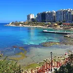 Modern Apartment Steps From Balluta Bay