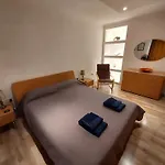 Two Bedroom Whole Apartment Close To The Sea