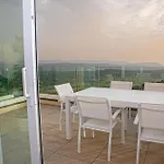 A52 - Apartment With Sea And Country Views